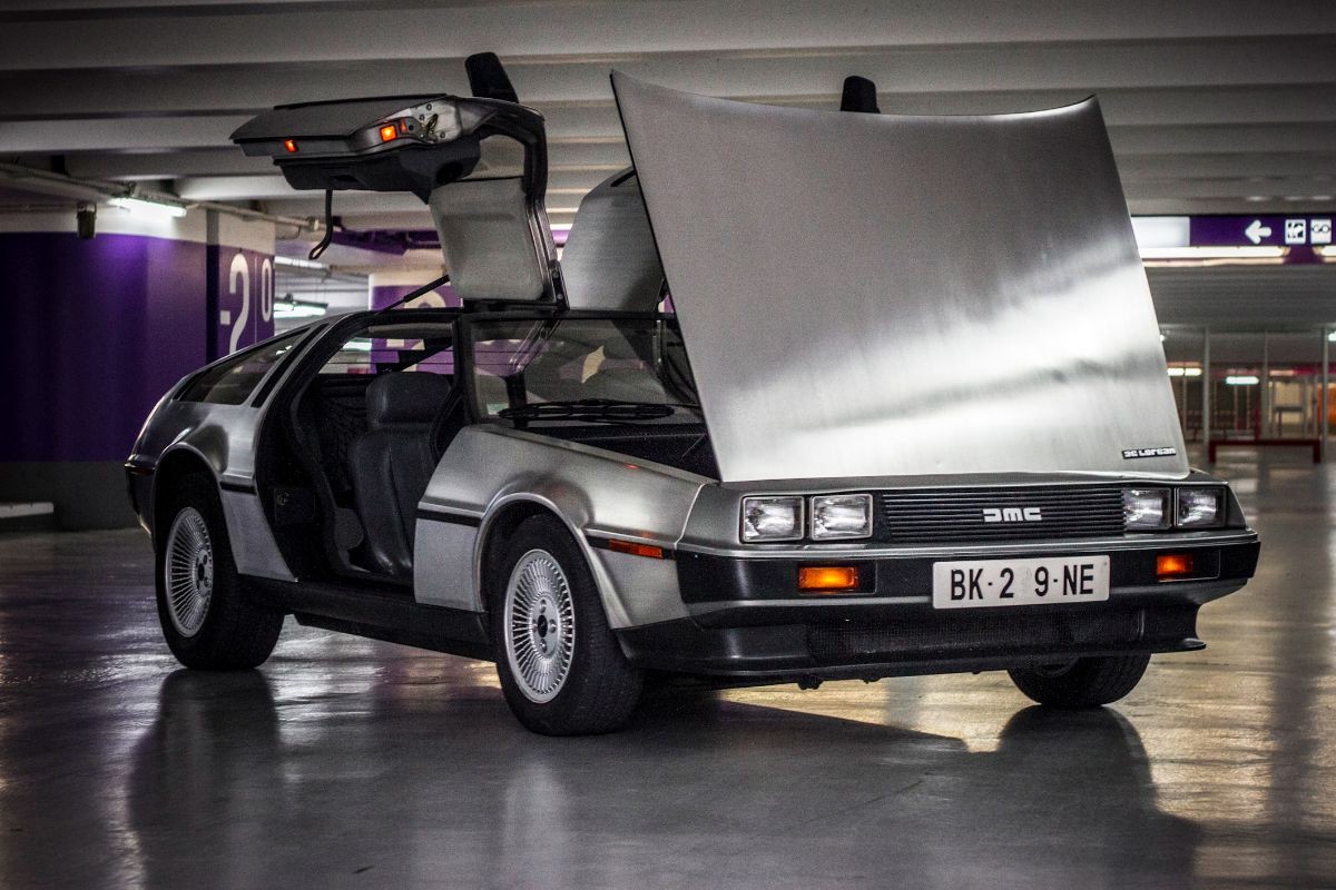 DeLorean DMC-12