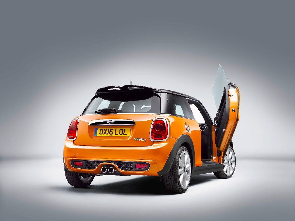 MINI presenta le Scissor Doors