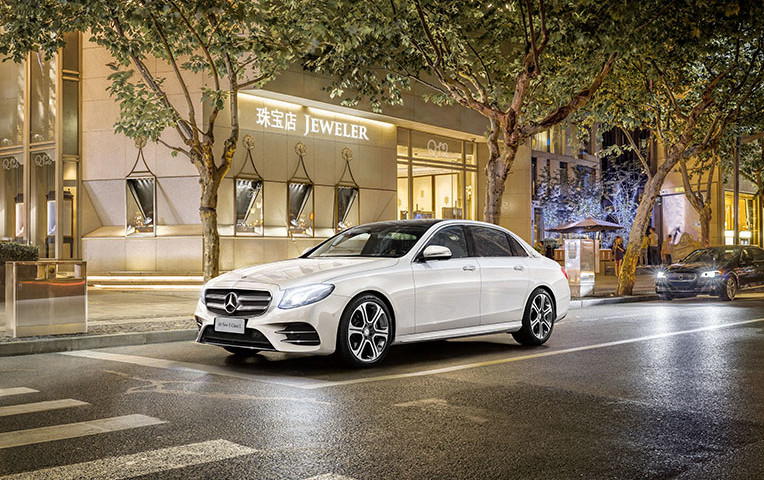 La Mercedes Classe E ora è anche in versione limo