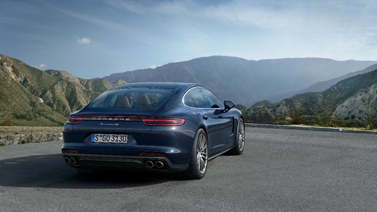 La Panamera Porsche si rinnova