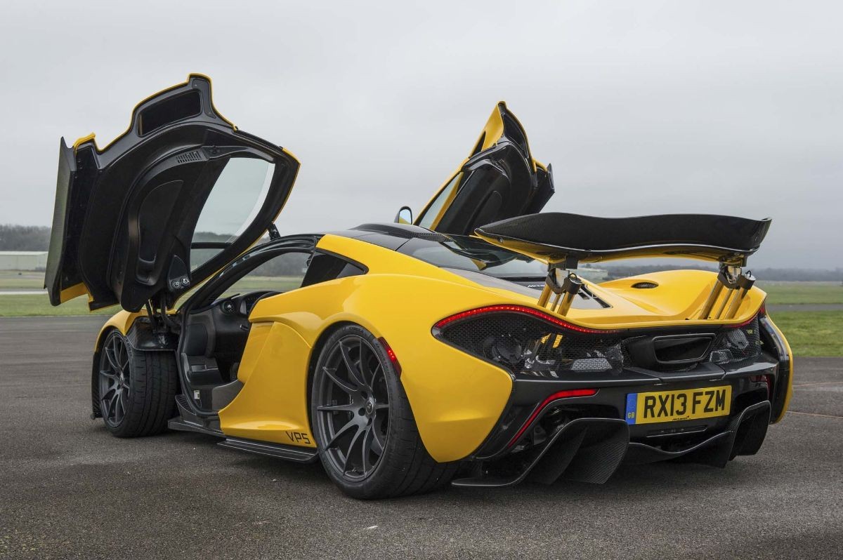 McLaren P1 Vs Ferrari LaFerrari