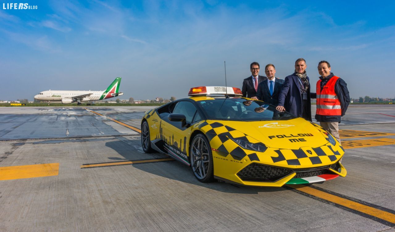 All'aeroporto di Bologna arriva la Huracan "Follow Me"