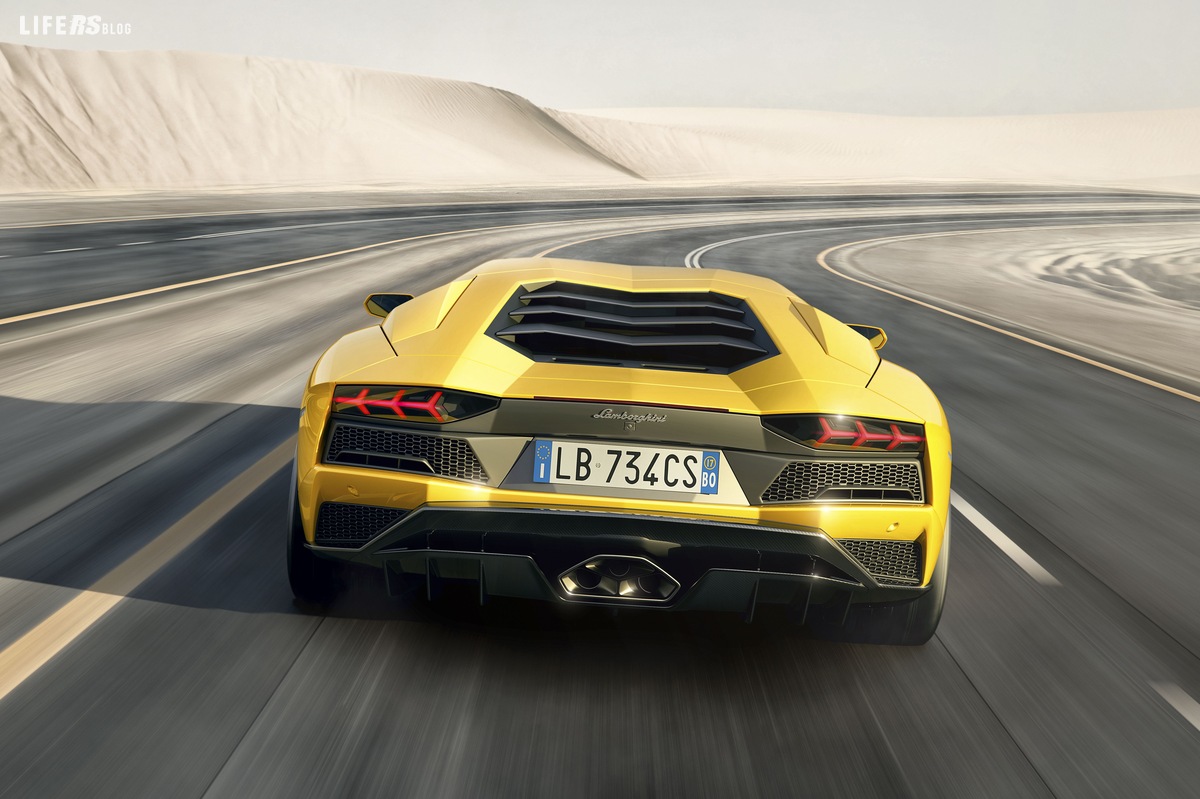 AVENTADOR S: arriva la nuova, supersportiva, Lamborghini