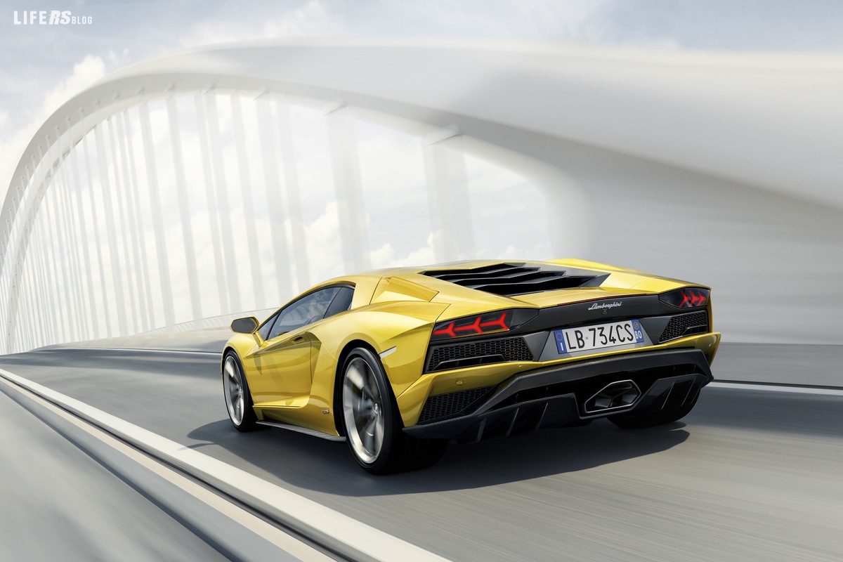 AVENTADOR S: arriva la nuova, supersportiva, Lamborghini