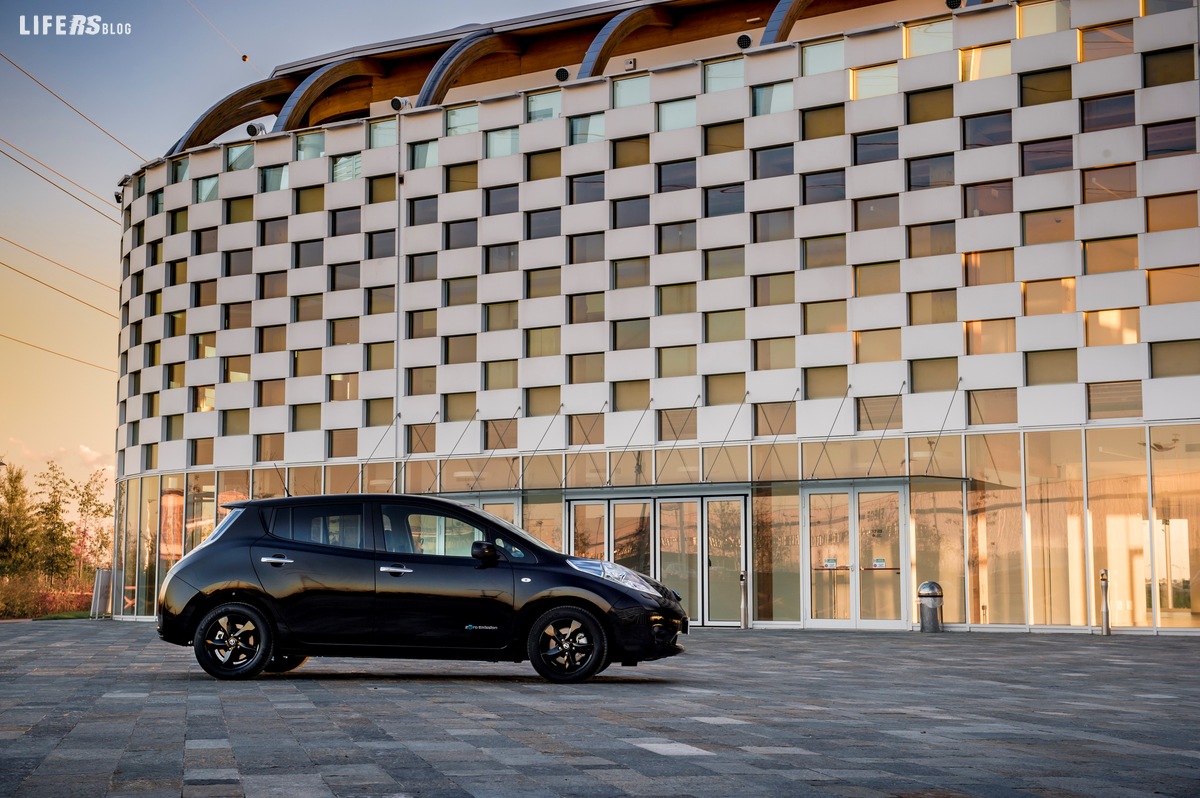 Nissan LEAF Black Edition