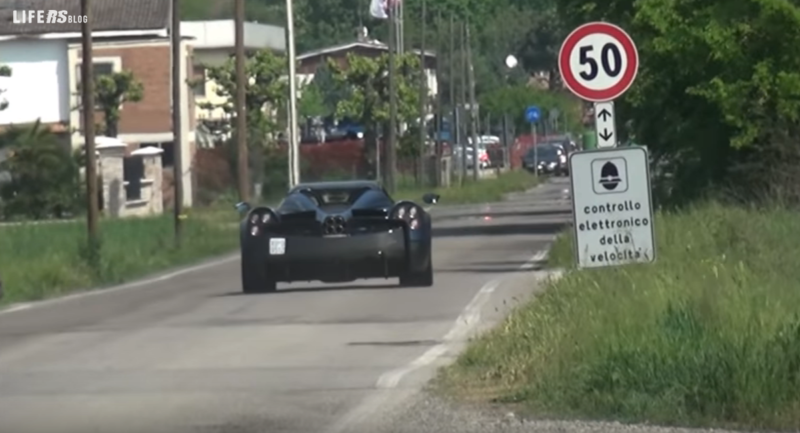 Pagani Huayra Roadster