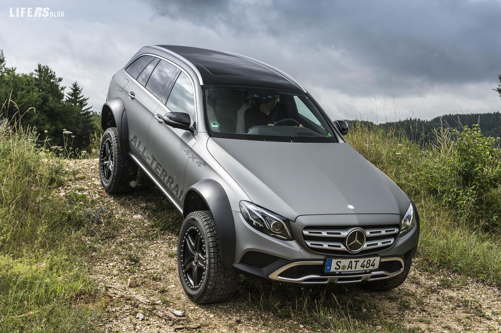 Classe E All-Terrain 4x4²: “Vola alto” grazie agli assi a portale