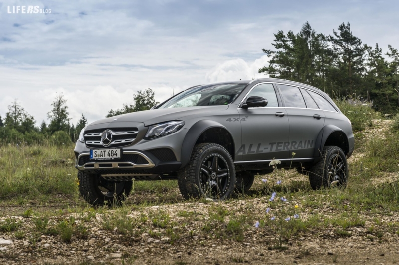 Classe E All-Terrain 4x4²: “Vola alto” grazie agli assi a portale