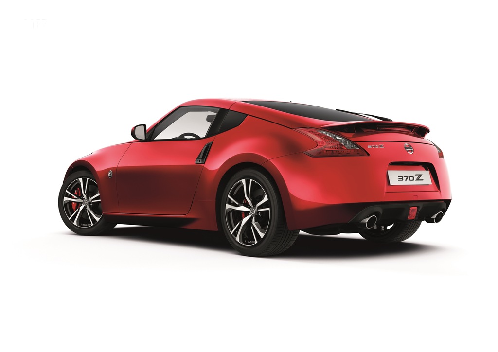 Nissan 370Z: prime immagini ufficiali della nuova coupè