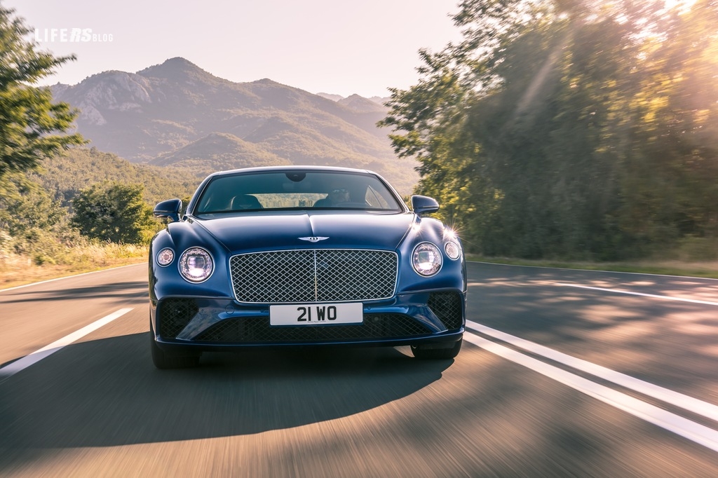 Bentley Continental GT, granturismo e lusso.