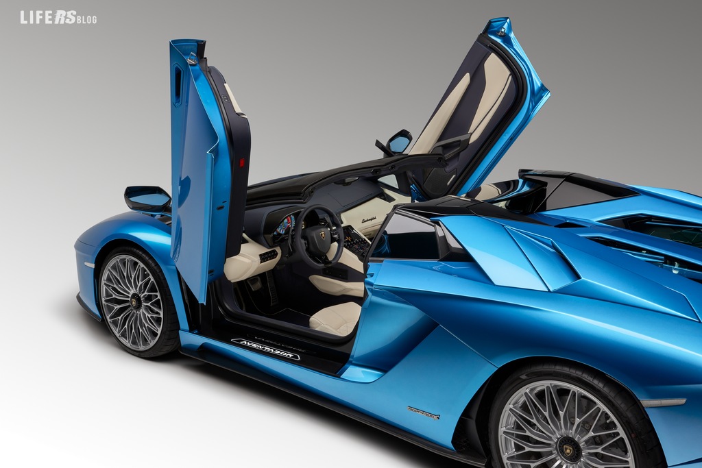 Aventador S Roadster