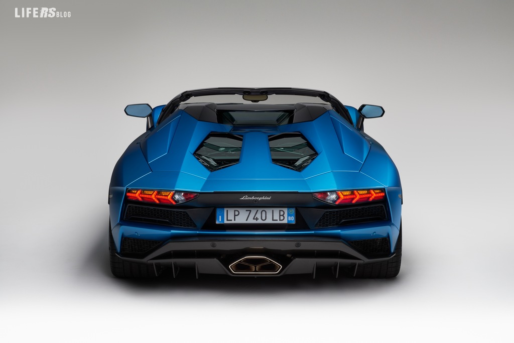 Aventador S Roadster