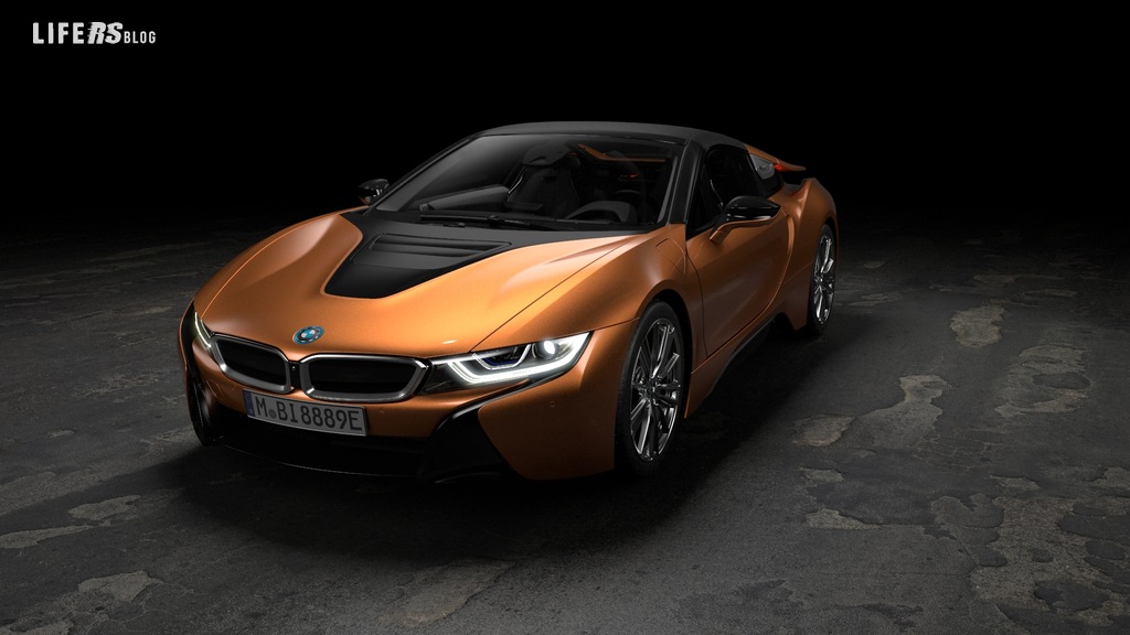 Nuova i8 Roadster l'auto open top sportiva del futuro