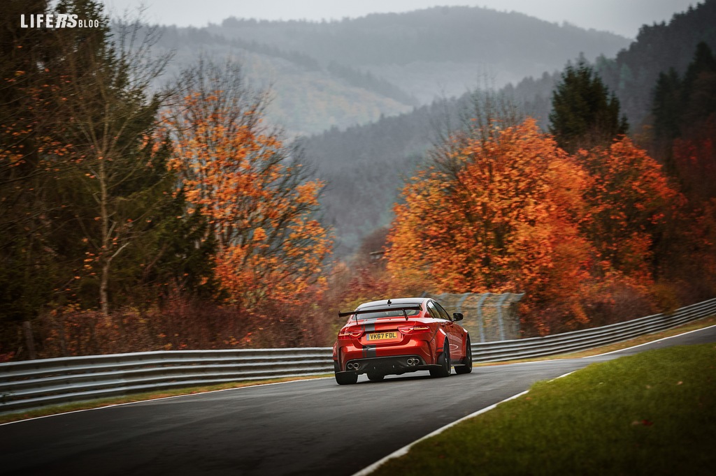 Jaguar XE SV Project 8: giro record al Nürburgring