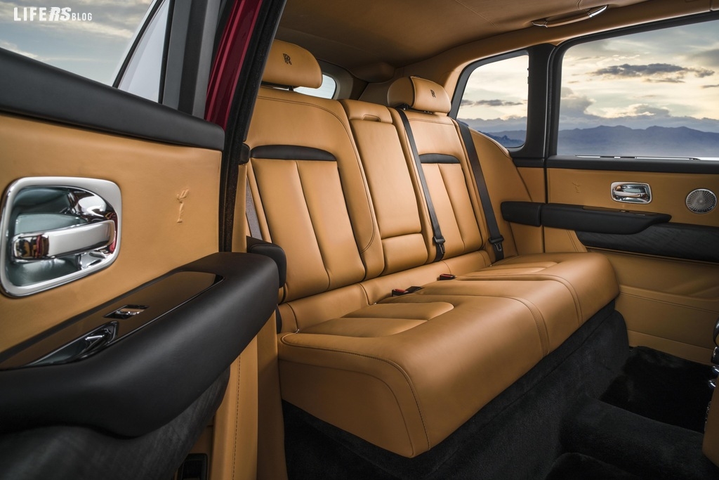 Rolls-Royce Cullinan: ultra-luxury SUV!