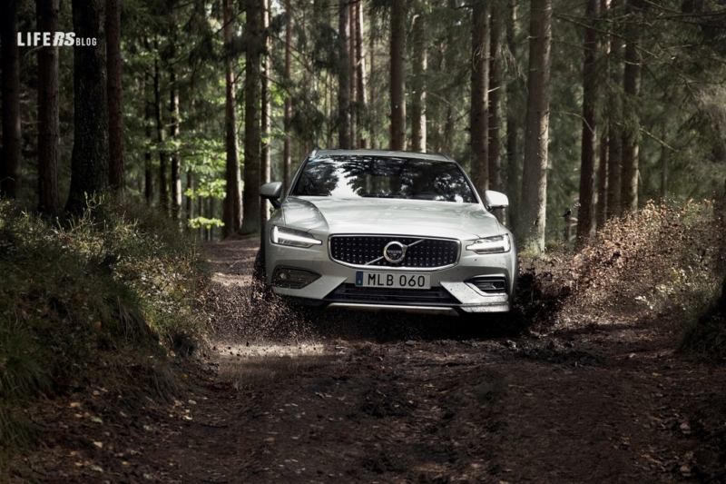 Nuova Volvo V60 Cross Country