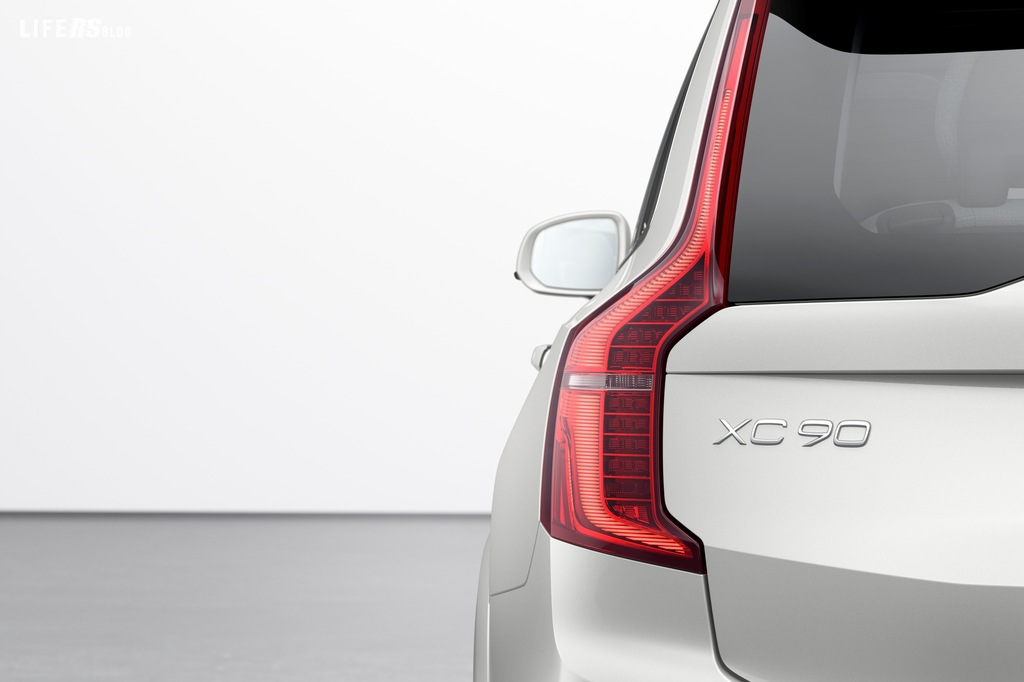XC90, Volvo Cars presenta il restyling