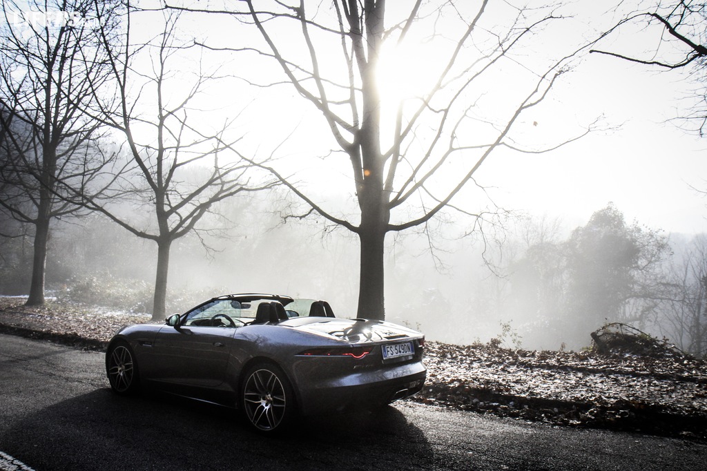 Primo test drive Jaguar F-Type R Dynamic Convertibile