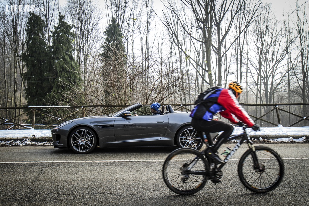 Primo test drive Jaguar F-Type R Dynamic Convertibile