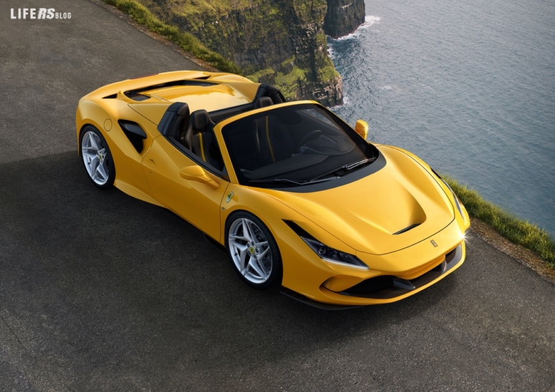 Ferrari svela la F8 Spider