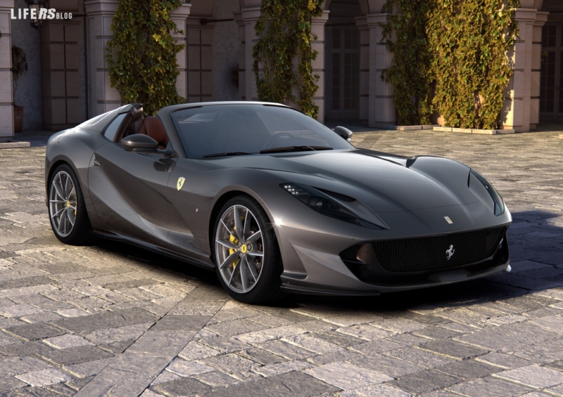 812 GTS, torna il V12 spider in Casa Ferrari