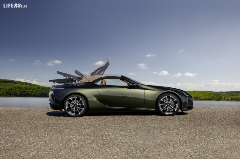 LC Cabriolet, design e attenzione Lexus maniacali