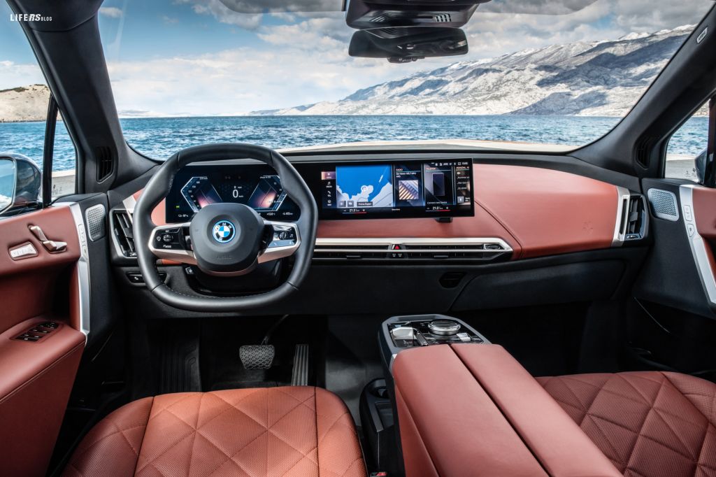BMW iX è pronta per la produzione in serie