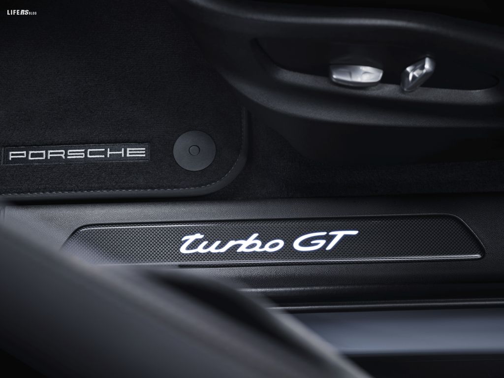 Cayenne Turbo GT si affida totalmente al motore termico