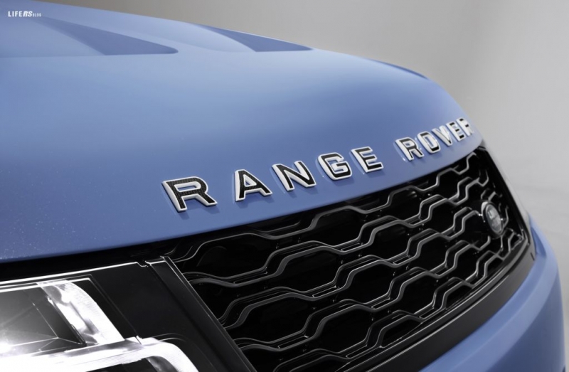 La nuova Range Rover Sport SVR Ultimate dona tutta l'esclusività delle creazioni SV Bespoke all'ammiraglia da 575 CV - il SUV più potente e veloce di LR.