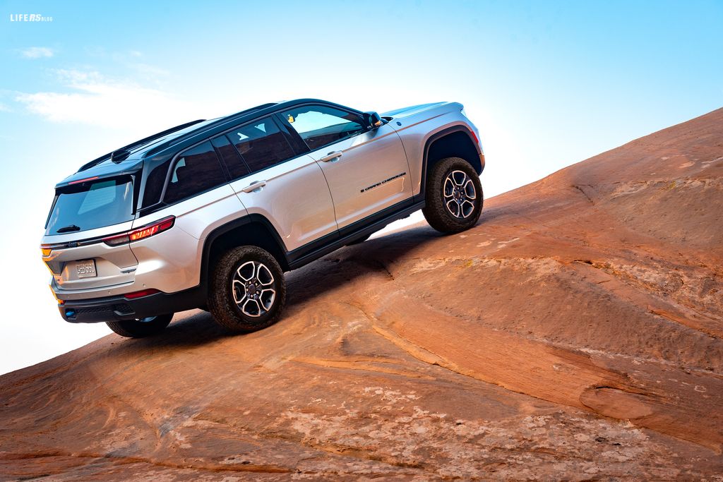 Grand Cherokee: la Jeep più spigolosa e aggressiva che mai 