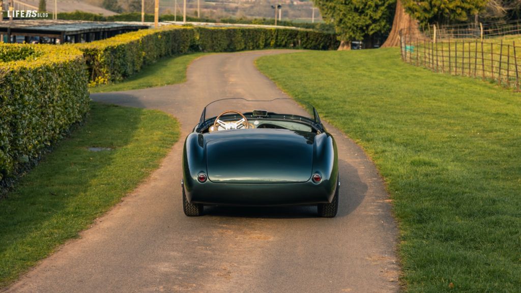 Caton e il restomod limitato della Healey 100