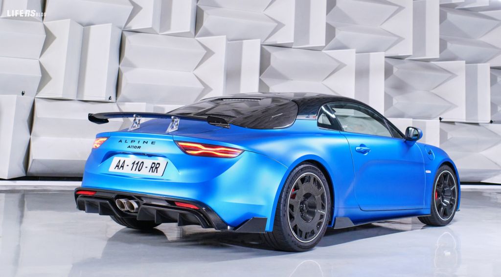 A110 R Alpine - Più leggera e affilata, R come “radicale”.