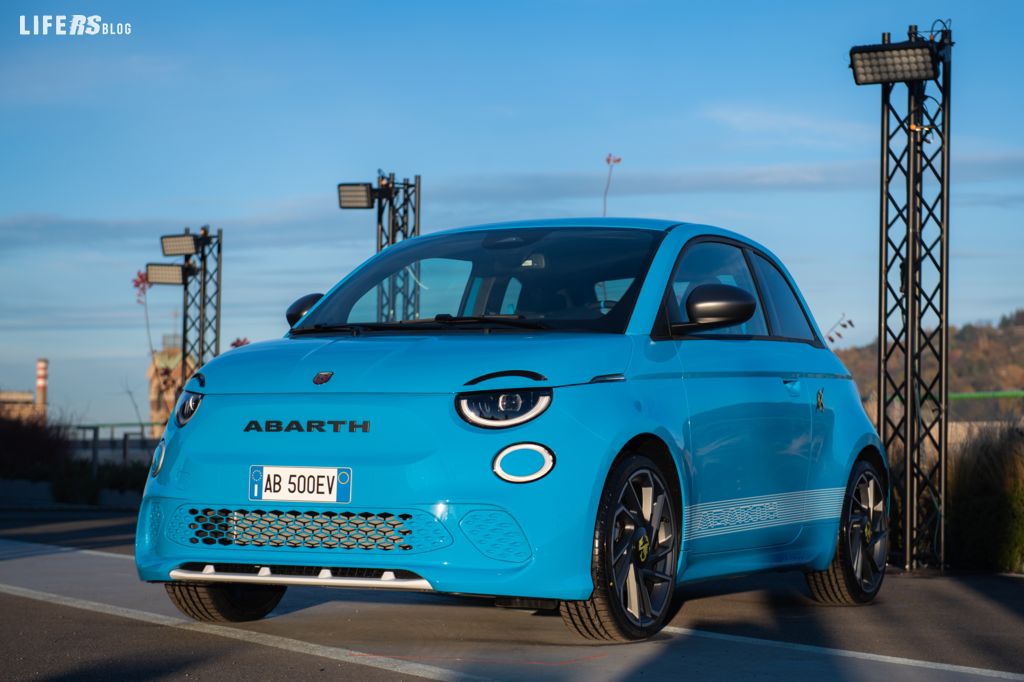 Nuova Abarth 500e: more Abarth than EVer