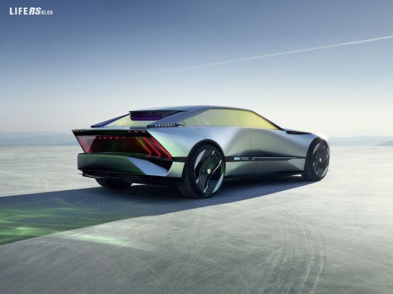 Inception Concept esprime la profonda trasformazione Peugeot