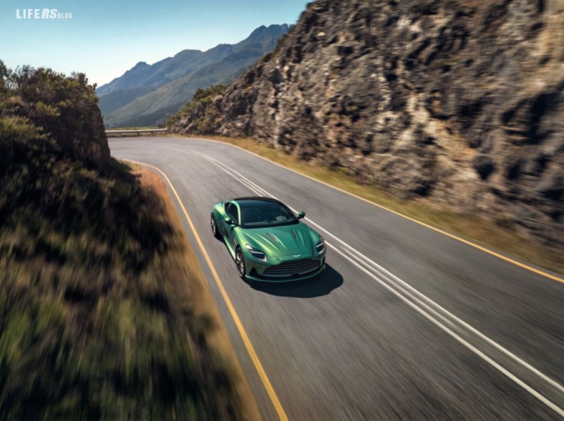 DB12: la prima Super Tourer al mondo di Aston Martin