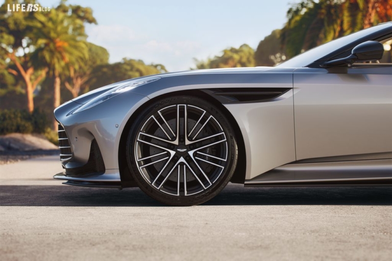 DB12 Volante: l'ultimo Super Tourer scoperto