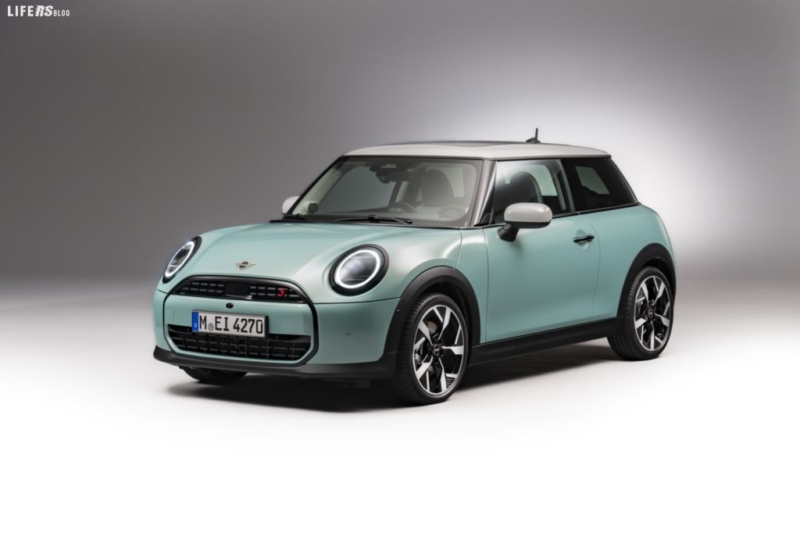 MINI Cooper, il minimalismo del nuovo design non ci convince