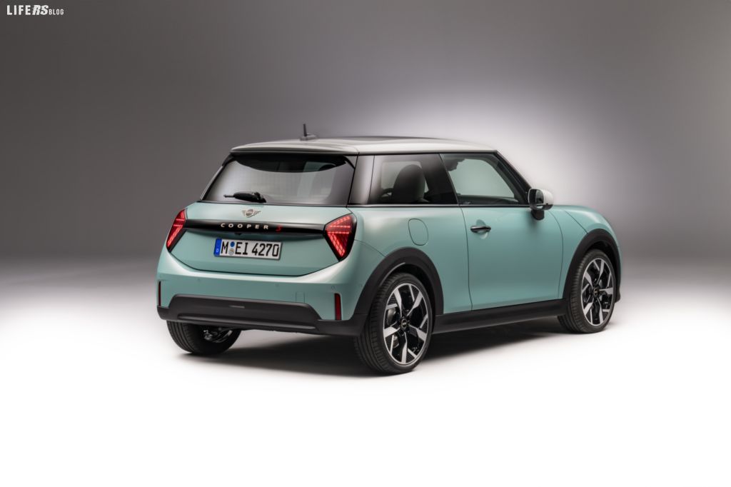 MINI Cooper, il minimalismo del nuovo design non ci convince