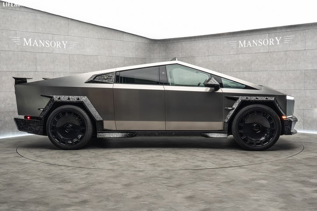 Elongation, una "Tesla" MANSORY a prima vista