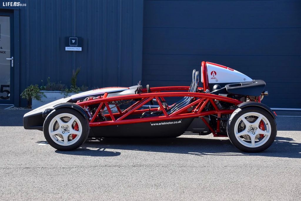 Atom Mugen, l'Ariel in vendita da T.F. Prestige Cars in Inghilterra
