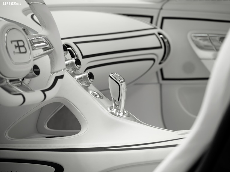 W16 Mistral "Blanc Éternel": la porcellana incontra 1.500 CV