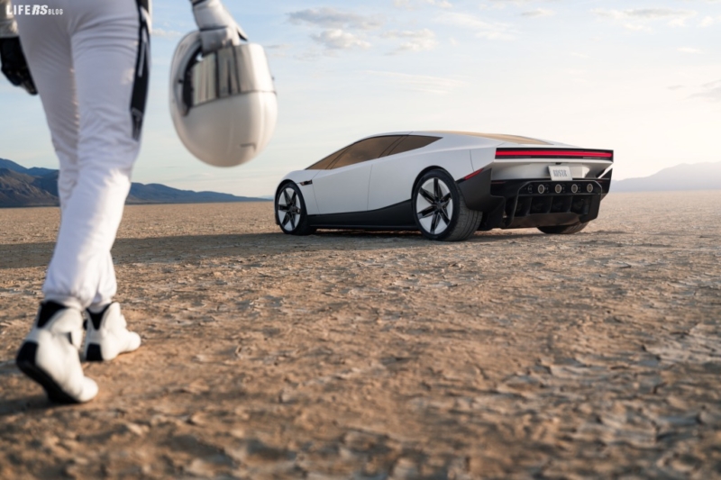 Tesla Roadster: nove anni di ritardo, e si presenta con i razzi
