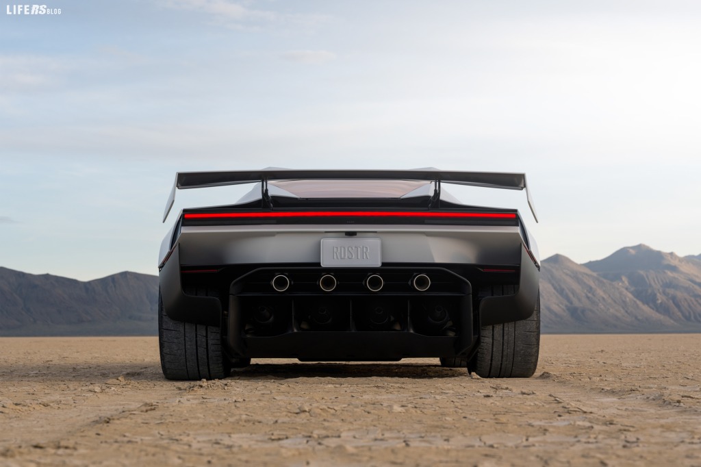 Tesla Roadster: nove anni di ritardo, e si presenta con i razzi