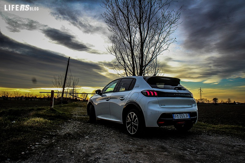 Peugeot Nuova 208 GT Line - 17