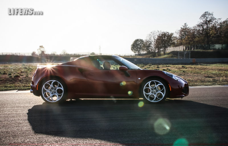 Alfa Romeo 4C Spider 2