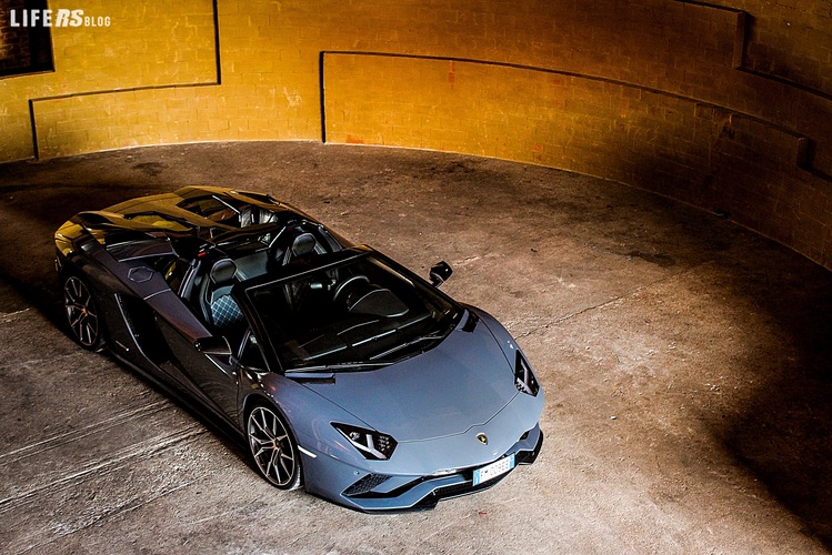 Lamborghini Aventador S Roadster 28