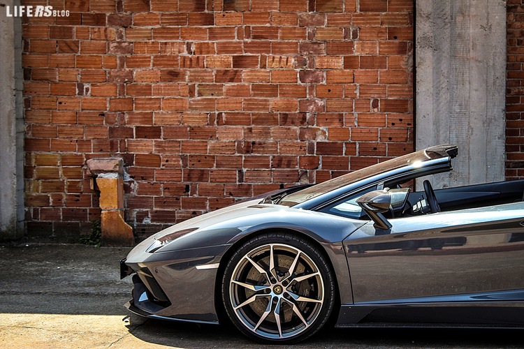 Lamborghini Aventador S Roadster 34