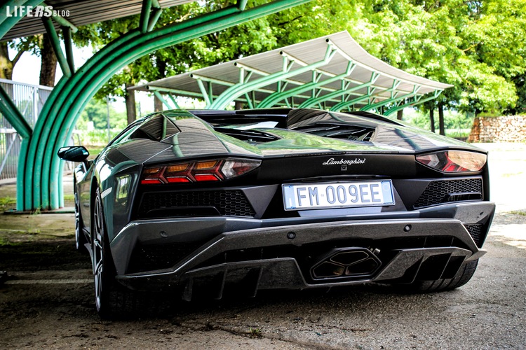 Lamborghini Aventador S Roadster 43