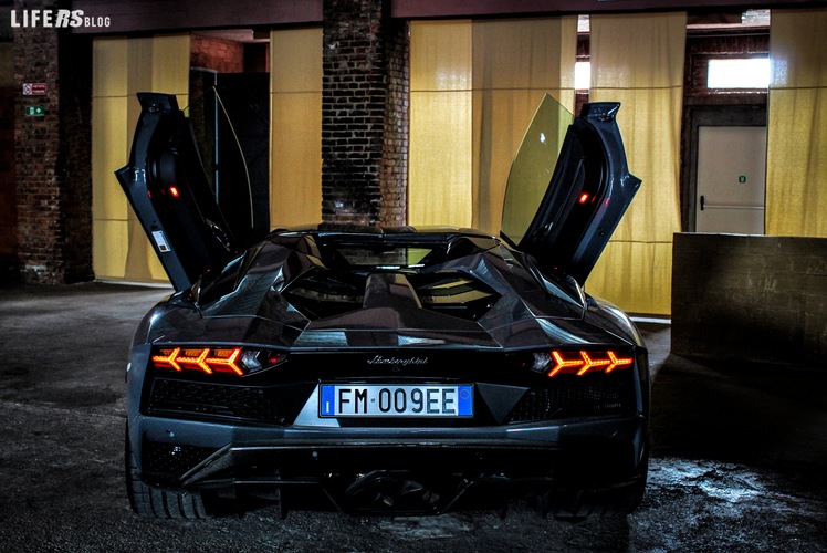 Lamborghini Aventador S Roadster 6