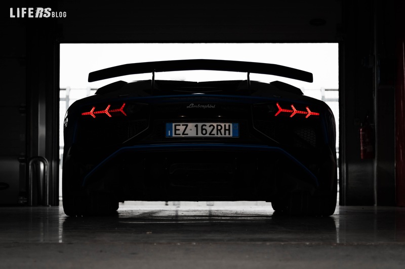 Lamborghini Aventador SV Roadster1